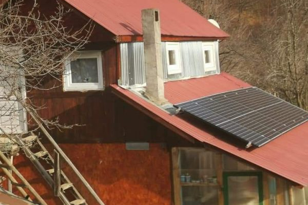 12 gospodării electrificate în comuna Siriu Buzău 
